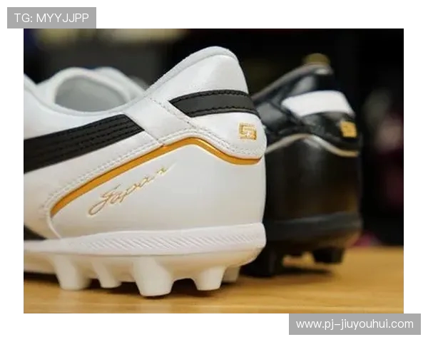 适合小女孩的加绒专业足球鞋温暖舒适助力提升运动表现